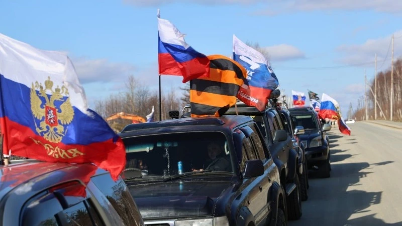 В День народного единства жители Сахалина поддержали автопробег и флешмоб