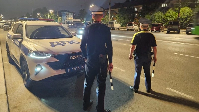 Более 30 водителей тонированных машин оштрафовали на Сахалине и Курилах за выходные