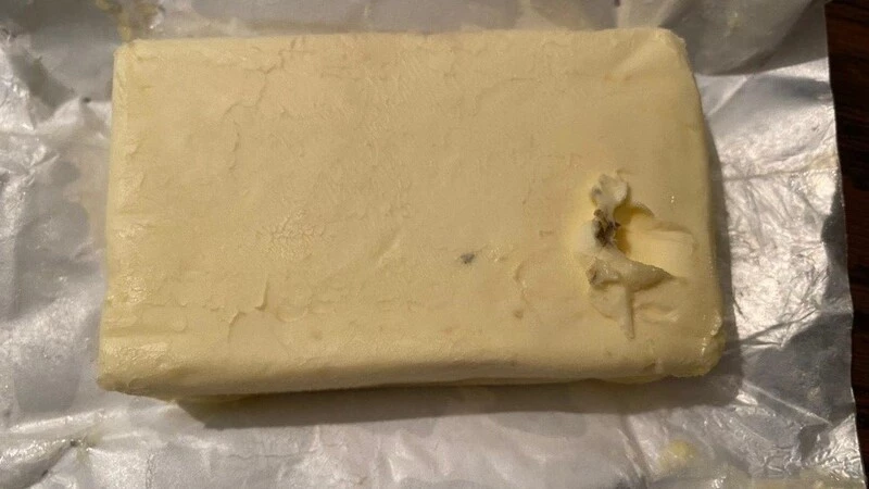 Владелец сахалинского социального магазина разберется, откуда у него взялось просроченное масло