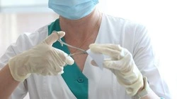 Медработница нажилась на «особых услугах» для пропавшей больной в Южно-Сахалинске