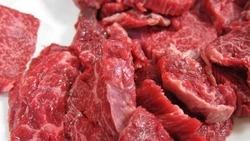 Протухшую и накачанную антибиотиками говядину привезли на Сахалин