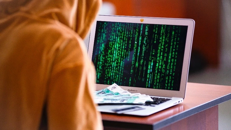 Мошенники не смогли убедить студента с Сахалина отдать им 700 тысяч рублей