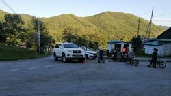 Мотоциклист получил травмы после столкновения с внедорожником на юге Сахалина
