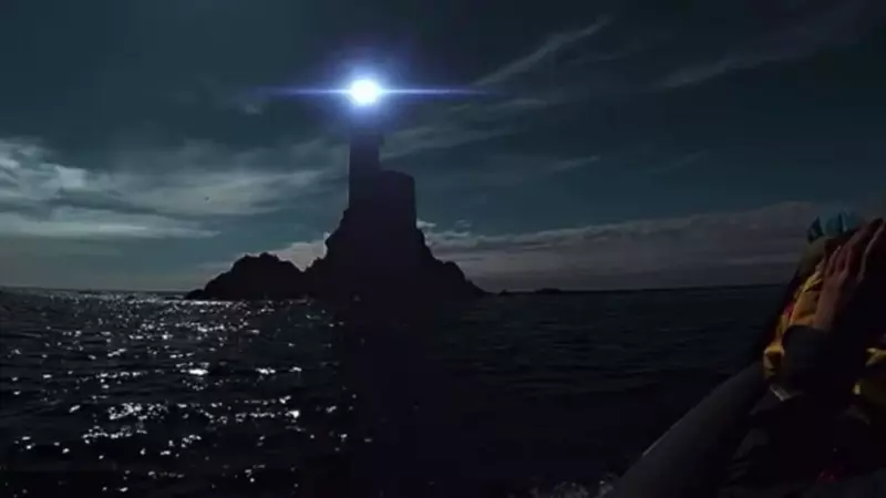 Видео с заработавшим маяком Анива оказалось фейком