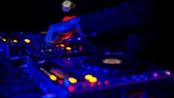 Вечеринки для взрослых в Южно-Сахалинске (21+): новая техно-команда и ретро-дискотека