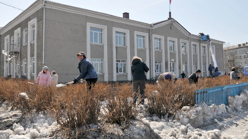 КамАЗы, дороги и авиарейсы: какие жалобы от углегорцев на линию губернатора уже начали решать