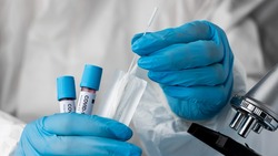 Заболеваемость коронавирусом на Сахалине за неделю снизилась более чем на 50%