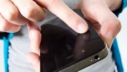 Жительница Поронайска «нашла» деньги на чужом телефоне в Южно-Сахалинске