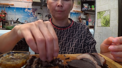 Сахалинские КМНС показали охоту на нерп и как правильно готовить их мясо и кишки