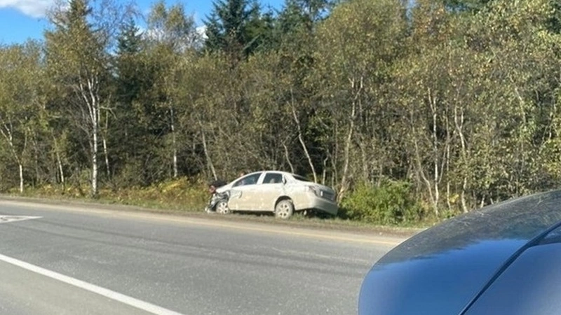 В Корсаковском районе от резкого удара по трассе разлетелись две иномарки