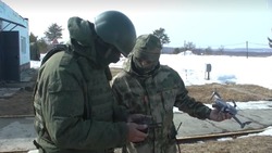 Бойцы отработали навыки управления беспилотными летательными аппаратами на Сахалине