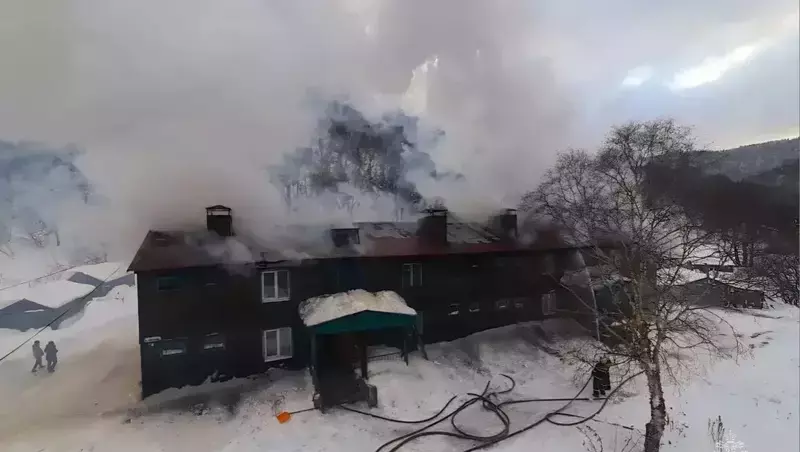 Пожарные потушили восьмиквартирный дом в Александровск-Сахалинском районе