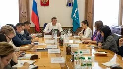 «Серебряные волонтеры» будут следить за расчисткой дворов в Сахалинской области