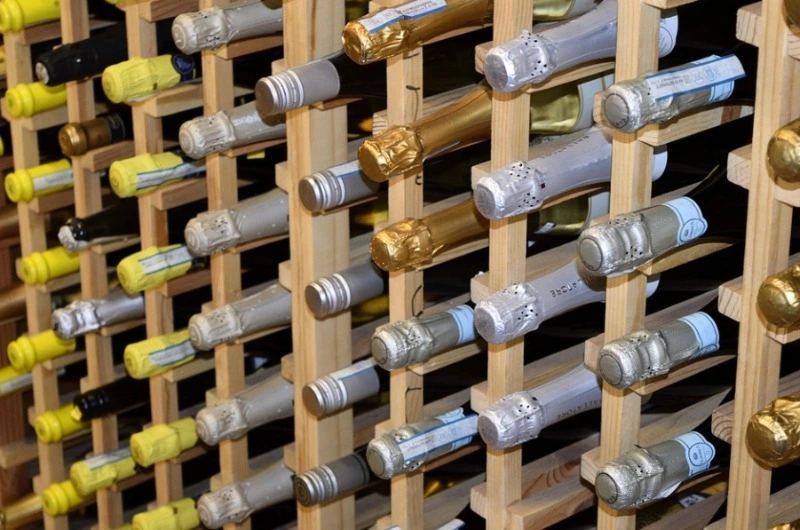 Глава Минпромторга выступил против продажи шампанского в новогоднюю ночь