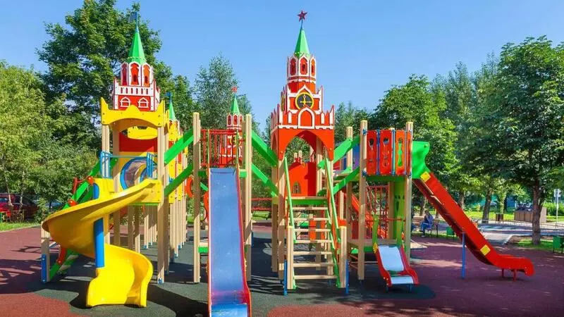 Опасная детская площадка появилась в одном из сел Сахалина