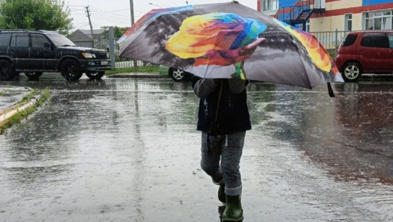 Сильные ливни и шторм накроют Курилы