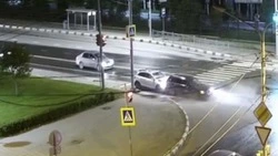 На перекрестке Мира – Есенина в Южно-Сахалинске столкнулись два автомобиля