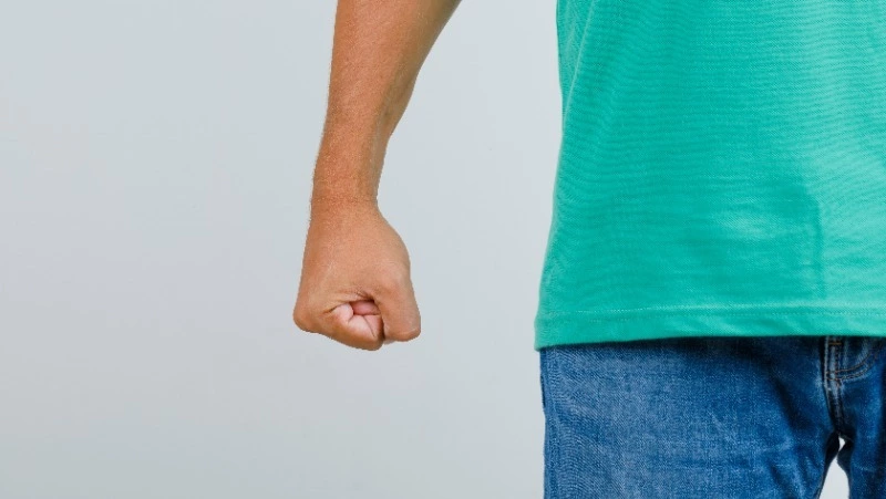 В селе на Сахалине произошла потасовка взрослого мужчины с мальчиком из-за игрушки