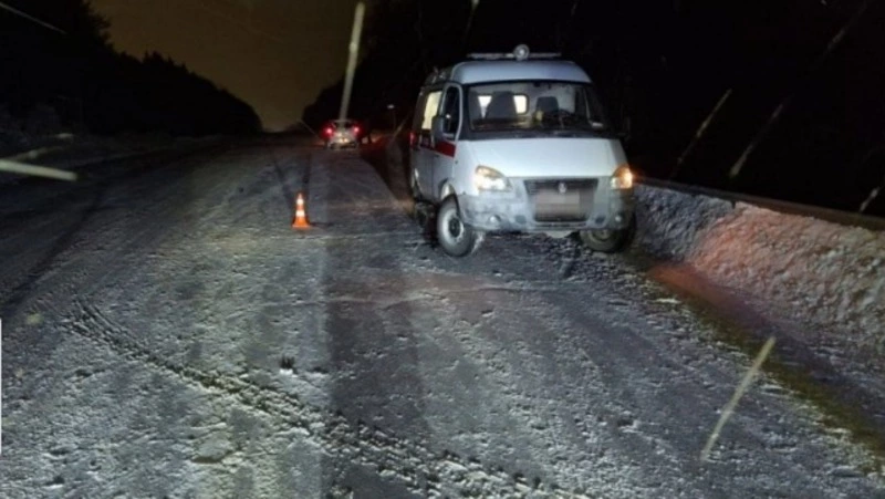 Пенсионер на седане сбил пешехода посреди трассы Корсаковского района