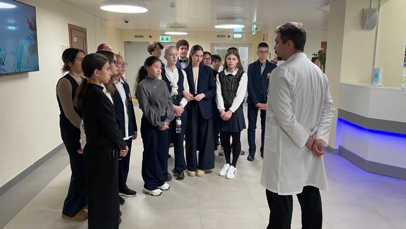 Школьникам Сахалина провели экскурсию по клинике «Медскан»