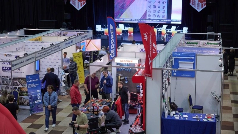 Мэр областного центра принял участие в открытии выставки «СахалинСтройЭкспо»