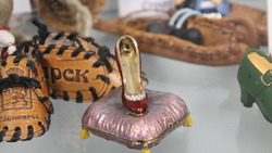 Искусство в мелочах: сахалинка поделилась своей коллекцией миниатюрной обуви