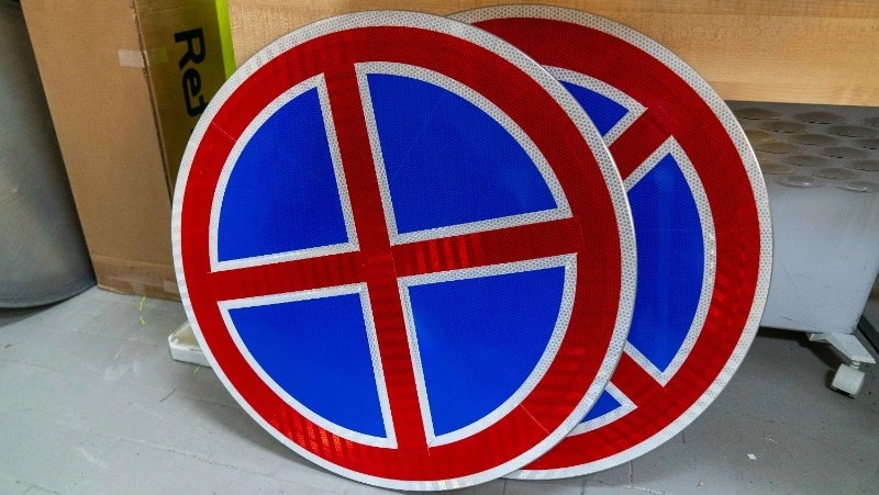 Более 780 дорожных знаков произвели в Южно-Сахалинске с начала 2024 года