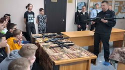 Полицейские провели уроки профмастерства для сахалинских школьников