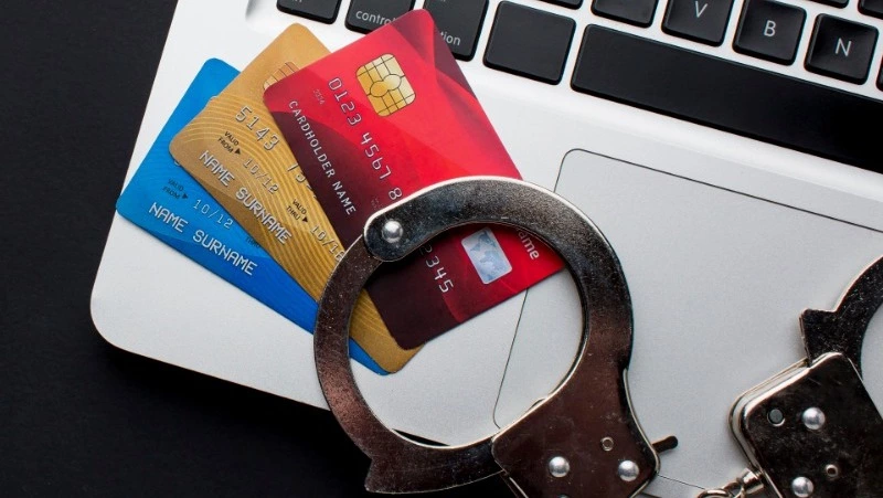 Полиция Корсакова раскрыла серию денежных краж на 18 тысяч рублей