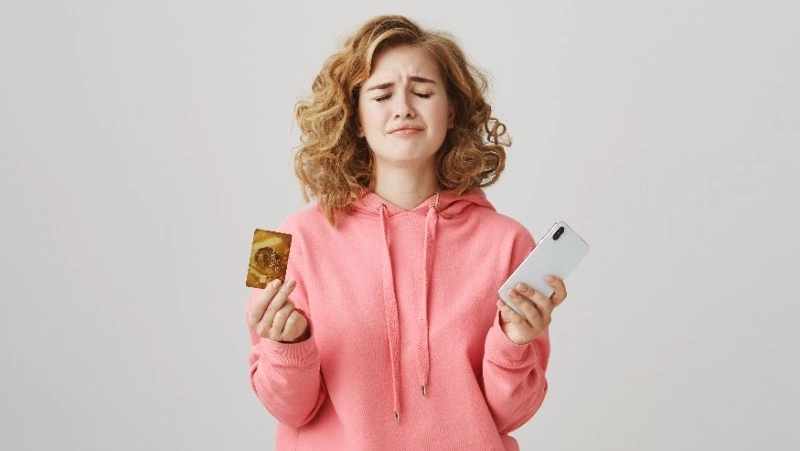 «Отличные наличные»: жительница Сахалина оформила 12 микрозаймов на лучшую подругу