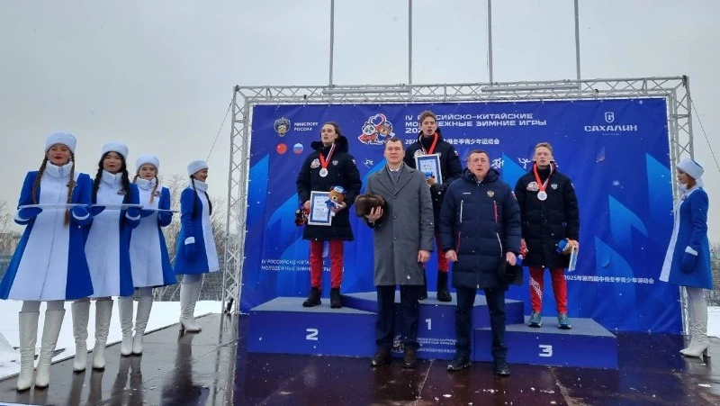 Министр спорта РФ и губернатор Сахалинской области наградили лыжников на Российско-Китайских играх