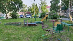 «Отжили свой век!»: жителей Ново-Александровска возмутило состояние детской площадки