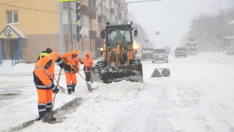Более 200 единиц техники выйдут на улицы Южно-Сахалинска в ночь на субботу