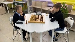 «Единая Россия» организовала шахматный турнир в Ногликах