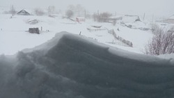 Оха утопает в снегу: такого декабря город не помнит