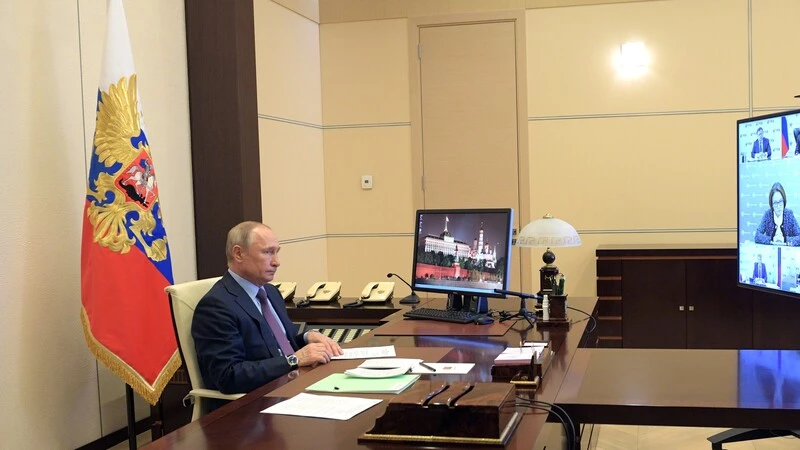 Правительство РФ обсудило, как в пандемию помочь людям и при этом не навредить банкам