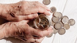 Прокуратура Поронайска помогла пенсионерке заработать на мошеннике из Новосибирска 