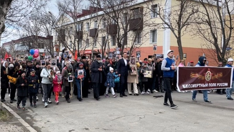 Мэр Корсаковского района прошел в «Бессмертном полку» с портретом родного деда 