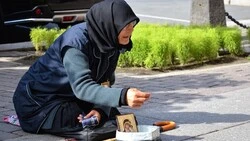 Урбанист Илья Варламов осудил попрошаек у церкви на примере сахалинского собора