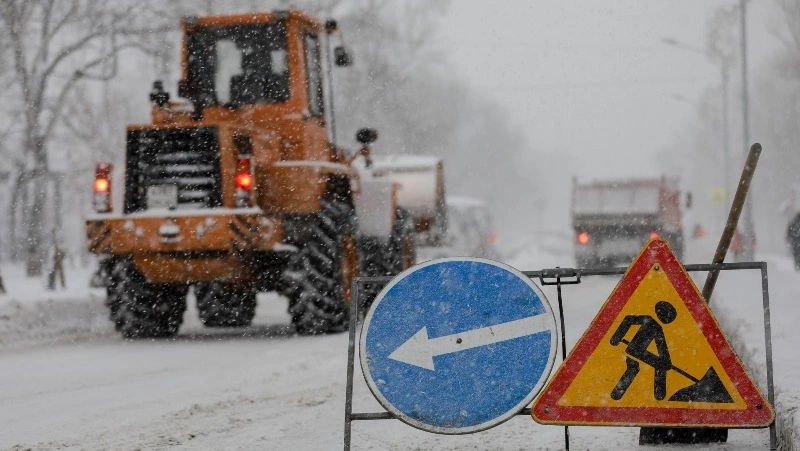 Дорожники планируют вывезти снег с более чем 20 улиц Южно-Сахалинска за ночь