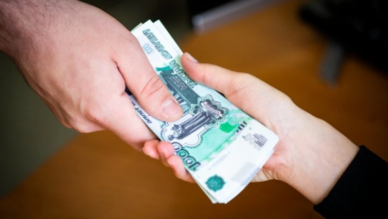 Автомеханик-аферист из Корсакова продал машину клиентки за бесценок