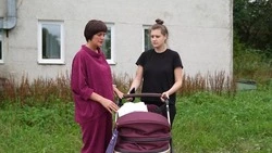 Женщине из подтопленного дома в Южно-Сахалинске купили коляску для 4-месячного малыша