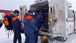 Спасатели МЧС выехали на поиски второго утонувшего рыбака в Корсаковском районе