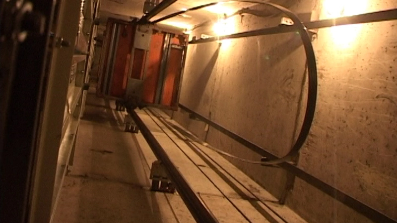 По ту сторону лифта