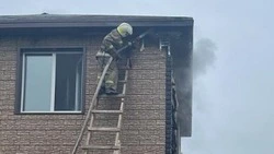 Частный дом загорелся на площади 20 кв.м. в Южно-Сахалинске