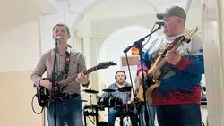 Музыканты провели закрытый концерт для бойцов СВО в военном госпитале Южно-Сахалинска