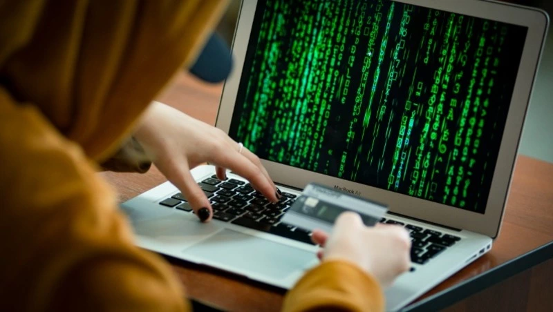 Больше 4 миллионов рублей выманили мошенники у жительниц Сахалина 