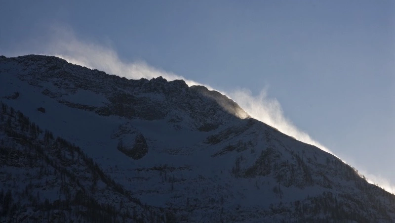 Четыре человека погибли в результате схода лавины на Колыме