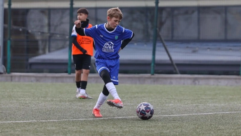 Школьная футбольная лига на Сахалине: три команды стартовали без поражений