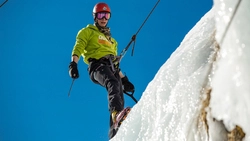 30 сахалинцев и хабаровчан состязались на сахалинских ледопадах